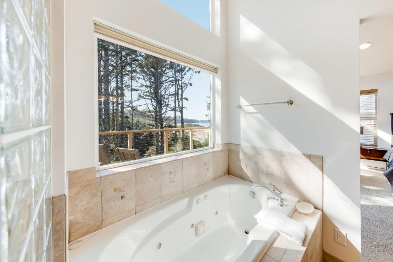 Yaquina Lighthouse View Beach Home Newport Exterior photo