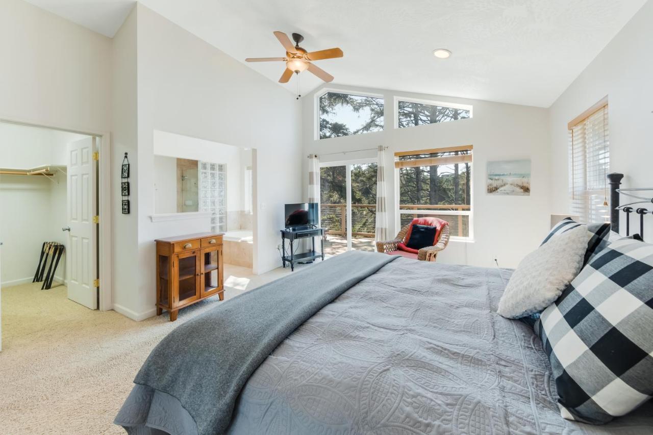 Yaquina Lighthouse View Beach Home Newport Exterior photo